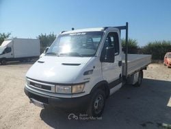 Bianco Usata 2015 Iveco Daily Tre volumi | 11.000 € (Super prezzo)
