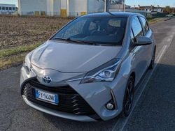 Grigio Usata 2019 Toyota Yaris Hybrid Style Tre volumi | 14.600 € (Cara)