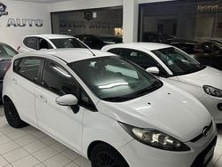 Bianco Usata 2009 Ford Fiesta Titanium Tre volumi | 3700 € (Buon prezzo)