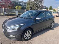 Grigio Usata 2017 Hyundai i20 Blackline Tre volumi | 6900 € (Ottimo prezzo)
