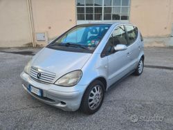Grigio Usata 2001 Mercedes A200 Due volumi | 400 €