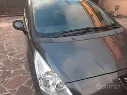 Usata 2012 Peugeot 5008 Monovolume | 6000 € (Buon prezzo)