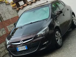 Usata 2014 Opel Astra Tre volumi | 5800 € (Molto cara)