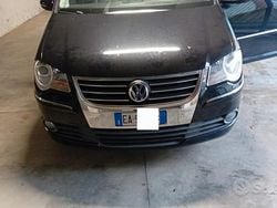 Nero Usata 2010 VW Touran Trendline Monovolume | 4800 € (Buon prezzo)