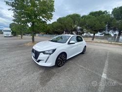 Bianco Usata 2020 Peugeot 208 Allure Due volumi | 14.000 € (Molto cara)
