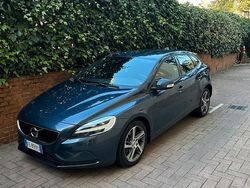 Blu/azzurro Usata 2016 Volvo V40 Momentum Tre volumi | 9000 € (Buon prezzo)
