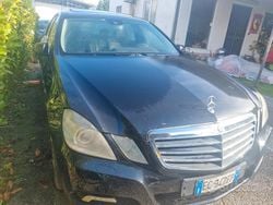 Nero Usata 2009 Mercedes E220 Avantgarde Tre volumi | 4850 € (Buon prezzo)
