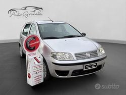 Grigio Usata 2010 Fiat Punto Active Due volumi | 2990 € (Buon prezzo)
