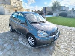 Grigio Usata 2005 Toyota Yaris Tre volumi | 2500 € (Buon prezzo)