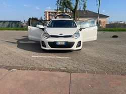 Bianco Usata 2016 Kia Rio Active Tre volumi | 6700 € (Buon prezzo)