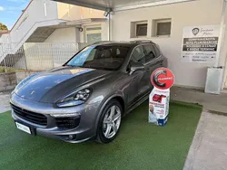 Grigio Usata 2016 Porsche Cayenne SUV | 34.900 € (Buon prezzo)