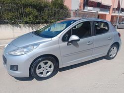 Grigio Usata 2010 Peugeot 207 Tre volumi | 4200 € (Buon prezzo)