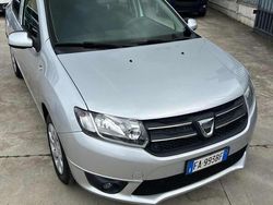 Grigio(met.) Usata 2015 Dacia Sandero Lauréate Due volumi | 4699 € (Buon prezzo)