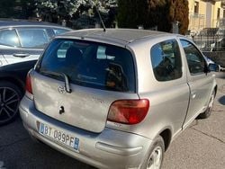 Grigio Usata 2003 Toyota Yaris Due volumi | 1500 € (Buon prezzo)