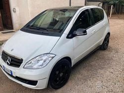 Bianco Usata 2011 Mercedes A180 Due volumi | 4500 €
