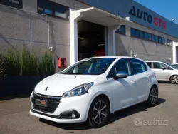 Usata 2017 Peugeot 208 Allure Due volumi | 7200 € (Buon prezzo)