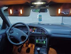 Usata 1993 Ford Mondeo Ghia Tre volumi | 1300 €