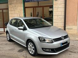 Grigio Usata 2010 VW Polo Highline Tre volumi | 5800 € (Buon prezzo)