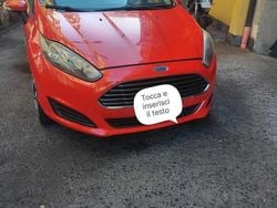 Rosso Usata 2015 Ford Fiesta Tre volumi | 2999 € (Super prezzo)
