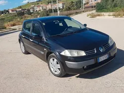 Usata 2002 Renault Mégane II Tre volumi | 1000 € (Buon prezzo)