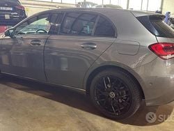 Grigio Usata 2020 Mercedes A180 Executive Tre volumi | 25.999 € (Buon prezzo)