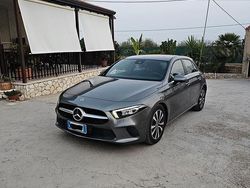 Grigio Usata 2021 Mercedes A180 Tre volumi | 22.000 € (Buon prezzo)