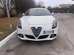 Bianco Usata 2011 Alfa Romeo Giulietta Exclusive Tre volumi | 3799 € (Buon prezzo)