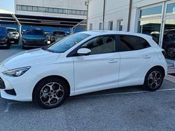 Bianco Nuova 2025 MG MG3 Luxury Due volumi | 21.700 € (Cara)