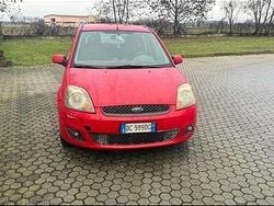 Usata 2006 Ford Fiesta Tre volumi | 1700 € (Buon prezzo)