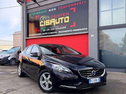 Nero Usata 2016 Volvo V40 Momentum Tre volumi | 7999 € (Molto cara)