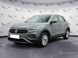 Grigio scuro Usata 2024 VW T-Roc Life SUV | 26.000 € (Ottimo prezzo)