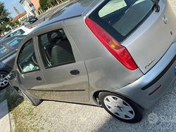 Grigio Usata 2003 Fiat Punto Tre volumi | 1350 € (Cara)