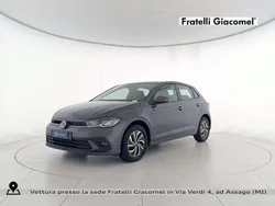 Smoky grey metallizzato Usata 2024 VW Polo Life Tre volumi | 19.900 € (Ottimo prezzo)