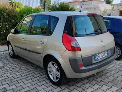 Oro Usata 2006 Renault Scénic II Dynamique Monovolume | 1500 € (Buon prezzo)