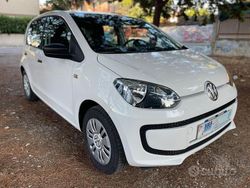 Bianco Usata 2014 VW up! Due volumi | 6500 € (Molto cara)