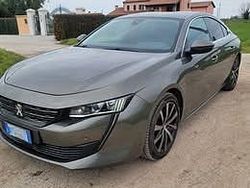 Verde Usata 2020 Peugeot 5008 Tre volumi | 12.100 €