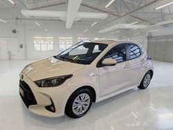 Bianco Usata 2021 Toyota Yaris Hybrid Business Edition Tre volumi | 17.400 € (Buon prezzo)