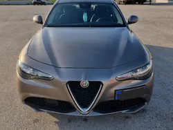 Bronzo Usata 2018 Alfa Romeo Giulia Business Tre volumi | 16.000 € (Buon prezzo)