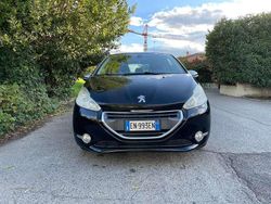 Nero Usata 2012 Peugeot 208 Allure Due volumi | 5900 € (Buon prezzo)
