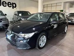 Nero Usata 2023 VW Golf VIII Life Tre volumi | 21.900 € (Buon prezzo)