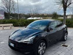 Nero Usata 2024 Tesla Model Y SUV | 35.000 € (Buon prezzo)