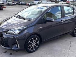Grigio Usata 2018 Toyota Yaris Lounge Tre volumi | 12.499 € (Buon prezzo)