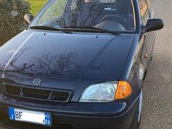 Blu Usata 1999 Suzuki Swift Tre volumi | 2000 €
