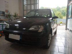 Nero Usata 2004 Fiat 600 Due volumi | 2690 € (Molto cara)