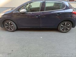 Blu/azzurro Usata 2016 Peugeot 208 Allure Due volumi | 7500 € (Buon prezzo)