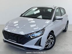 Grigio Nuova 2025 Hyundai i20 Tre volumi | 17.900 € (Buon prezzo)
