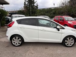 Bianco Usata 2010 Ford Fiesta Due volumi | 3000 € (Molto cara)