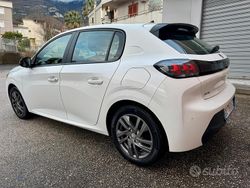 Bianco Usata 2021 Peugeot 208 Active Due volumi | 10.890 € (Buon prezzo)