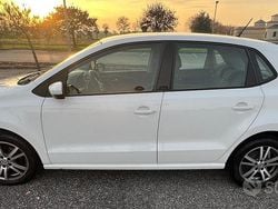 Bianco Usata 2015 VW Polo Comfortline Tre volumi | 7800 € (Buon prezzo)