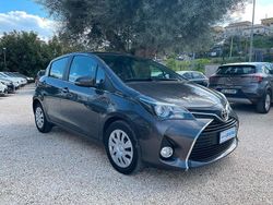 Grigio Usata 2016 Toyota Yaris Due volumi | 8980 € (Ottimo prezzo)
